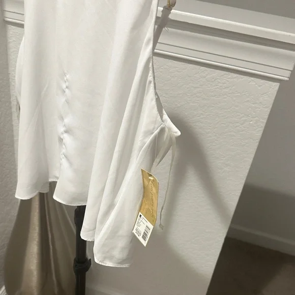 Nicki Minaj White Camisole with Gold Chain Straps - Picture 6 of 6